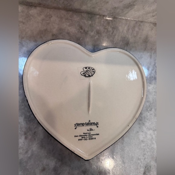 Temptations by Tara Floral Lace Set of 3 Heart Shaped Plates - Varies sizes - Picture 8 of 16